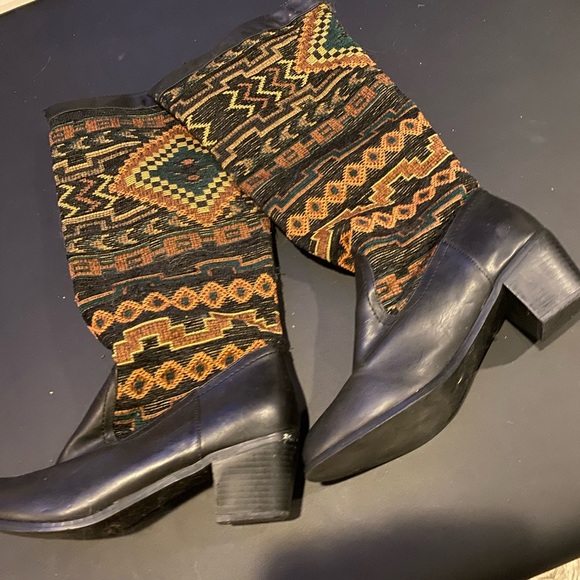Boots 2” heel - Picture 1 of 4